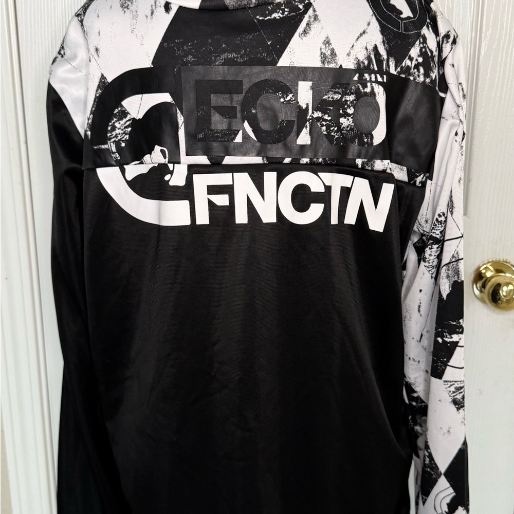 Ecko Function Men’s Hoodie Size Small – Black & White Graphic Pullover